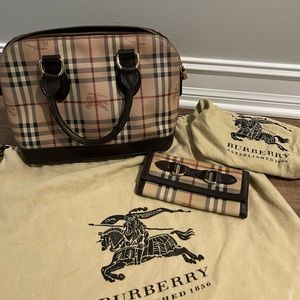 Burberry purse and matching wallet.